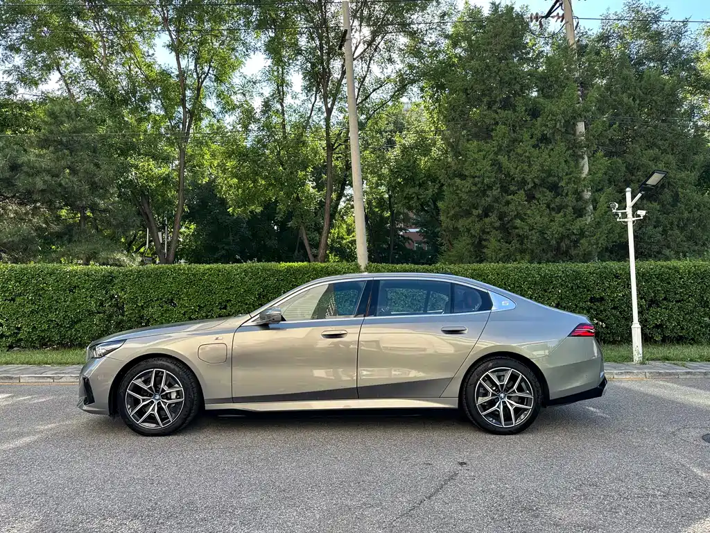BMW i5 2024 — фото 3