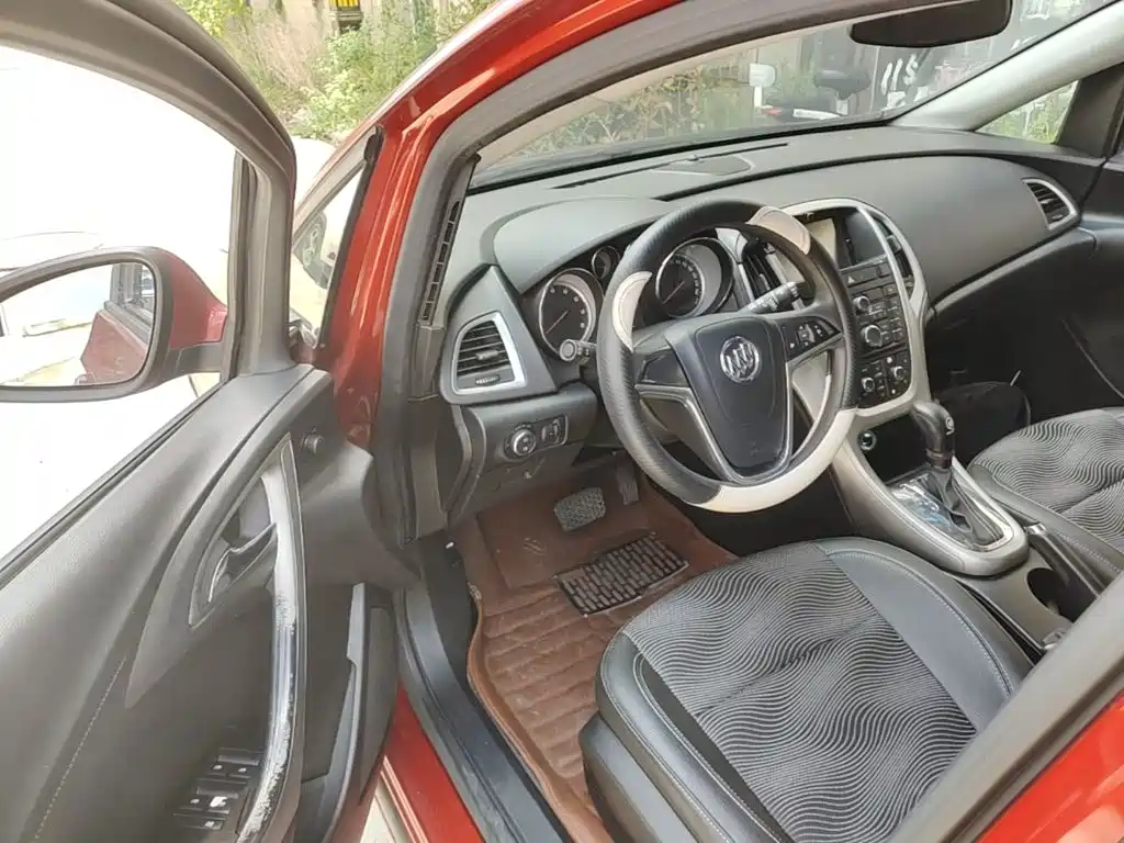 Buick Excelle 2015 — фото 16