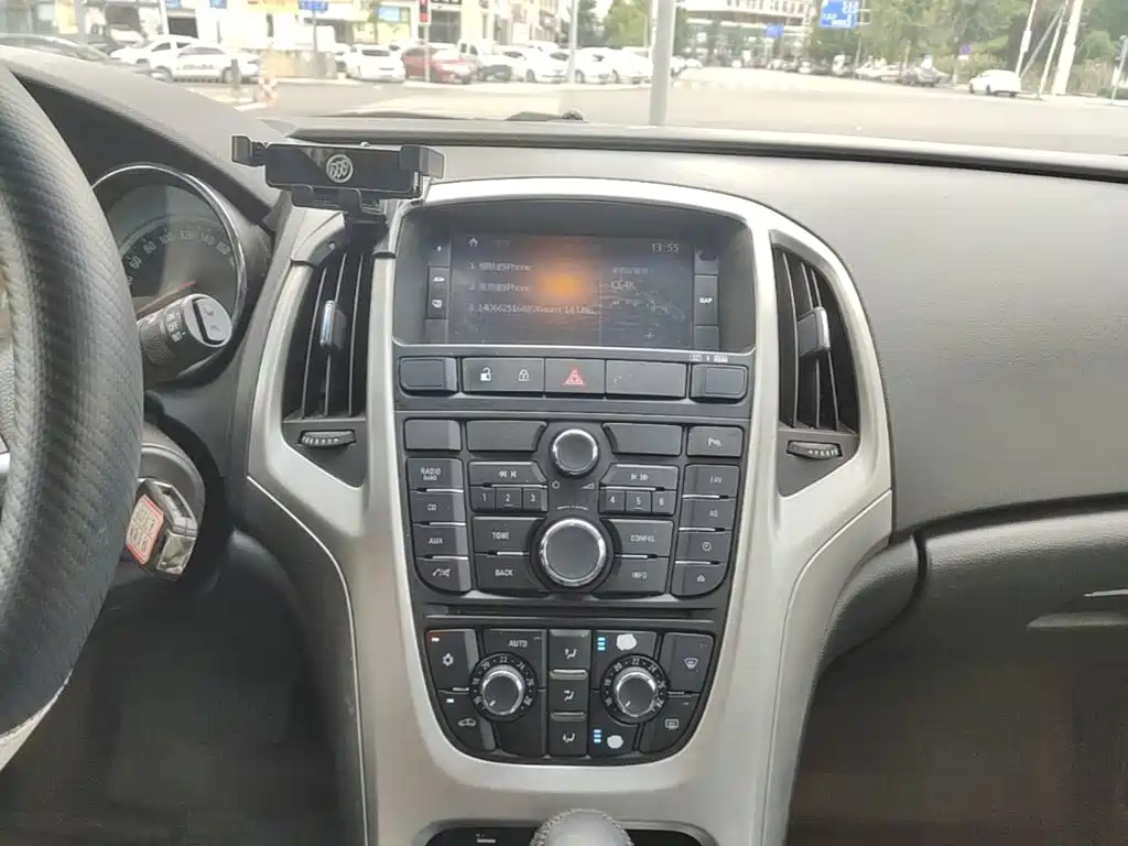 Buick Excelle 2015 — фото 13