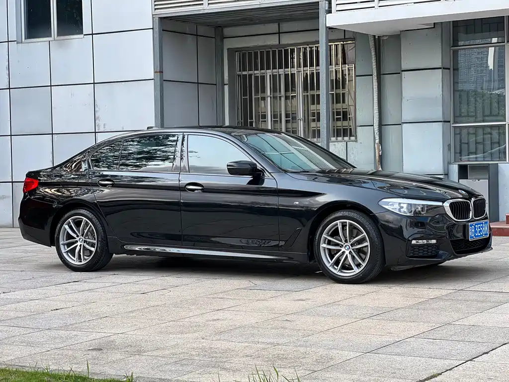 BMW 5 Series 2018 — фото 4