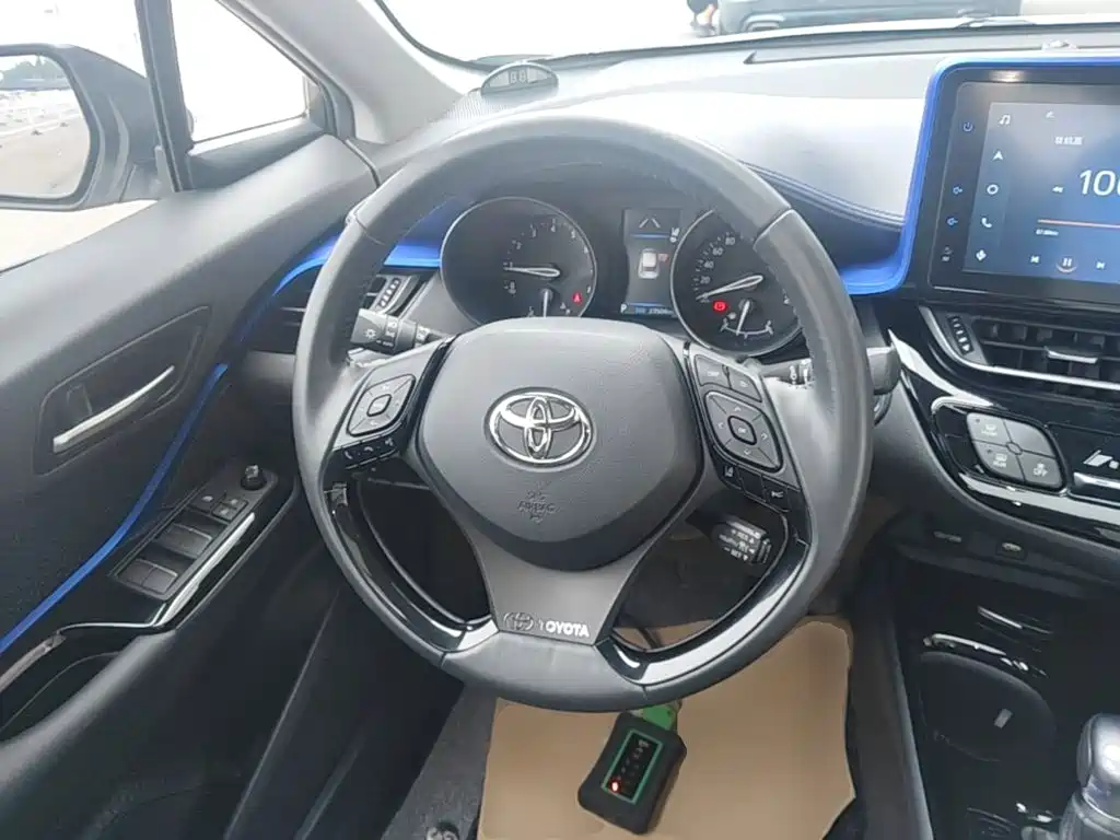 Toyota C-HR 2023 — фото 7