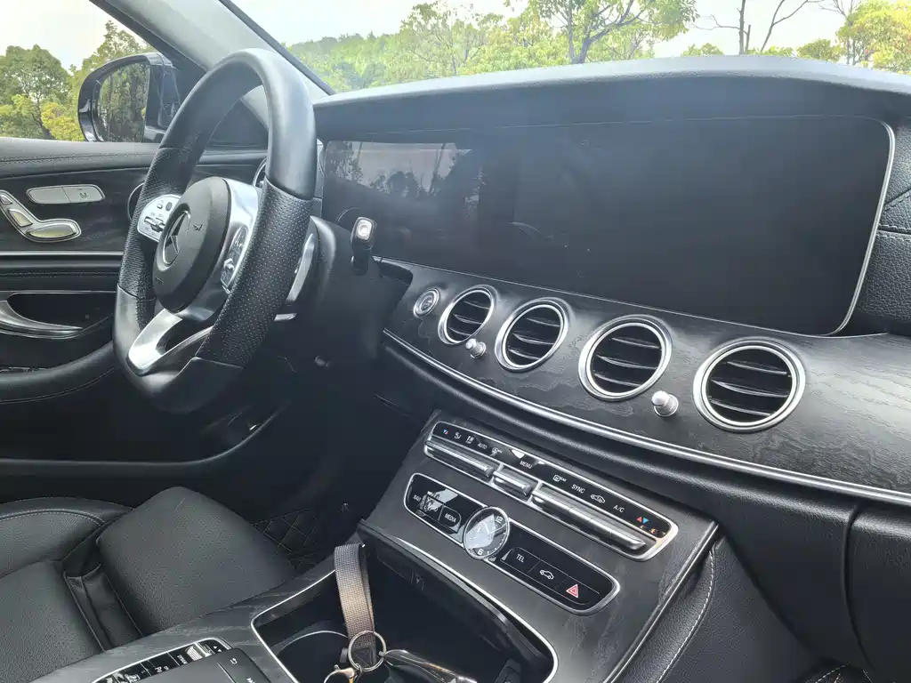 Mercedes-Benz E-Class 2019 — фото 27