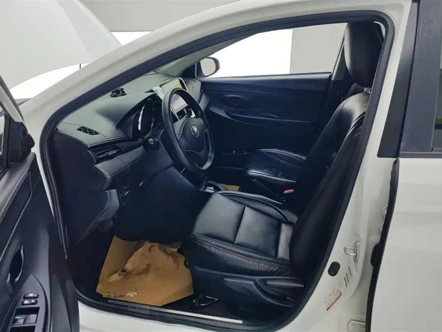 Toyota Yaris L 2018 — фото 9