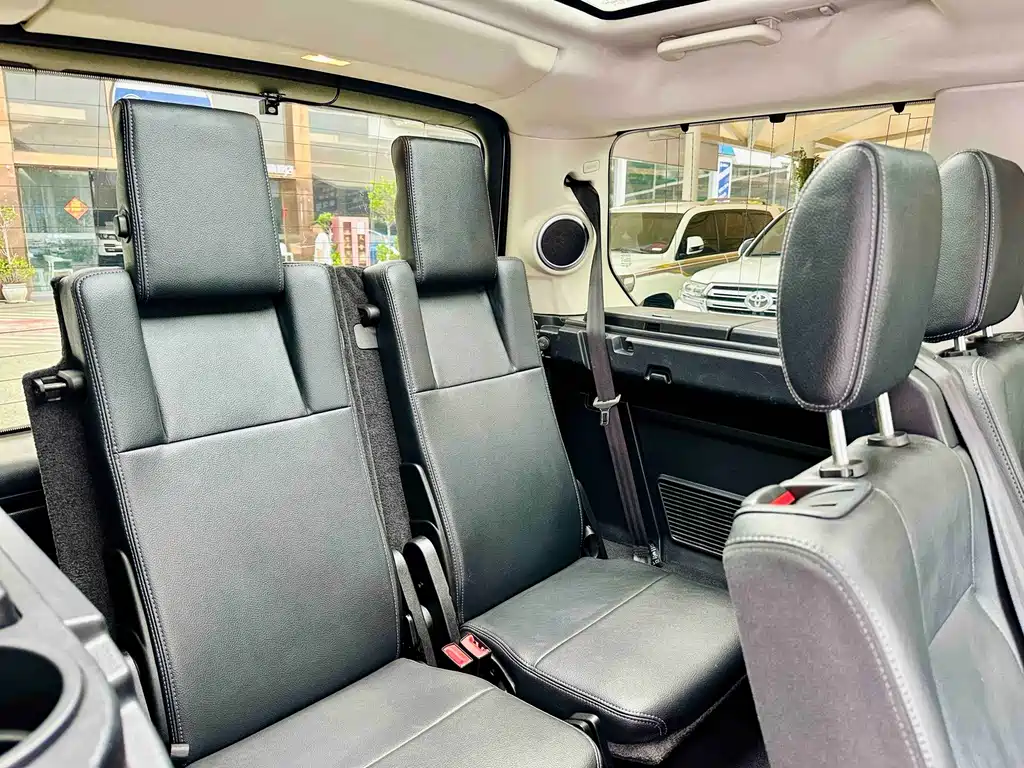 Land Rover Discovery 2015 — фото 8