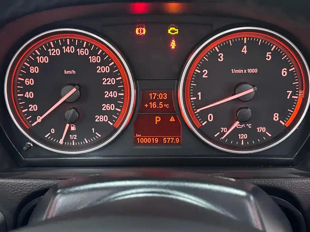 BMW 3 Series 2011 — фото 16