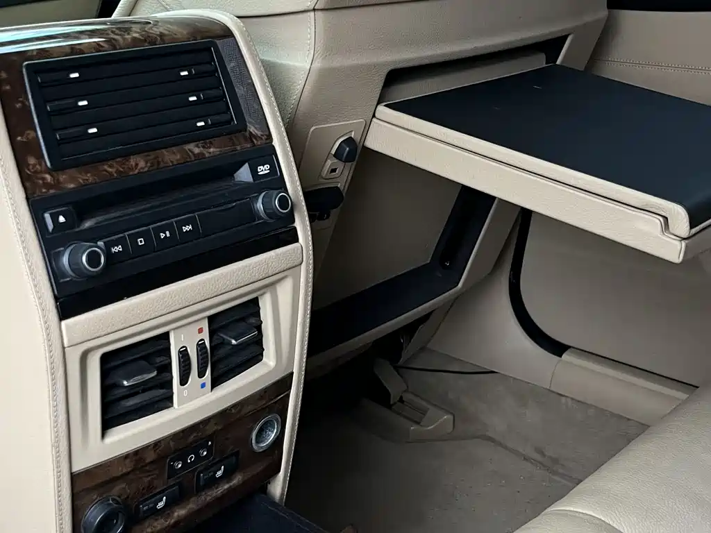BMW 5 Series 2009 — фото 13