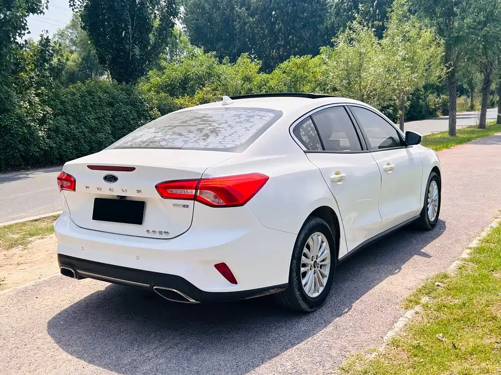 Ford Focus 2020 — фото 10
