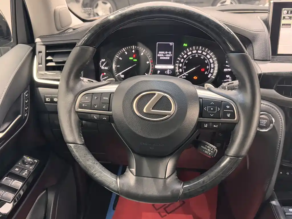 Lexus LX 2017 — фото 14