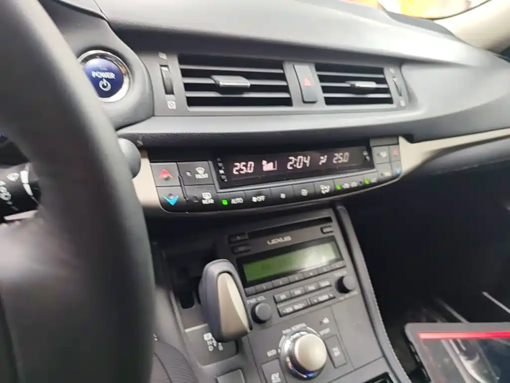 Lexus CT 2015 — фото 13