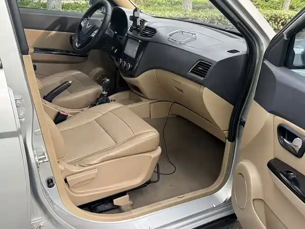 Wuling Hongguang 2014