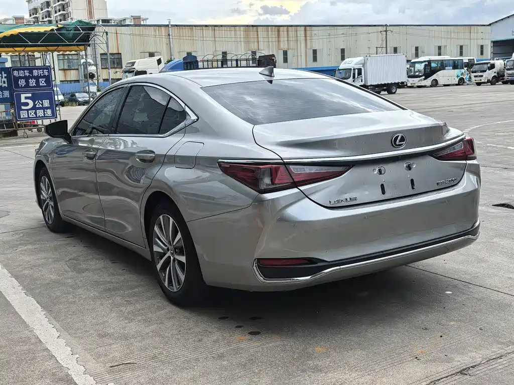 Lexus ES 2020 — фото 4