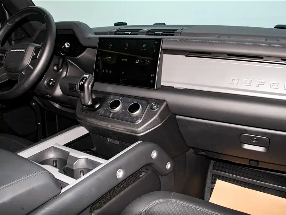 Land Rover Defender 2025 — фото 22