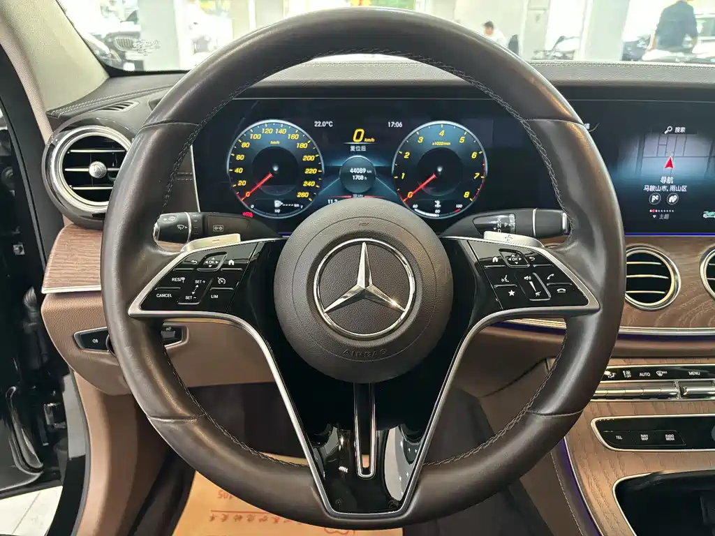 Mercedes-Benz E-Class 2022 — фото 14