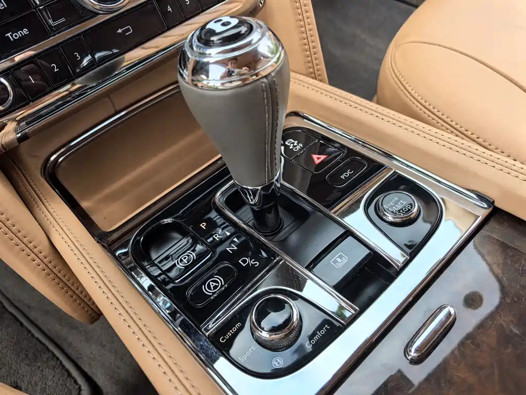Bentley Mulsanne 2015 — фото 11