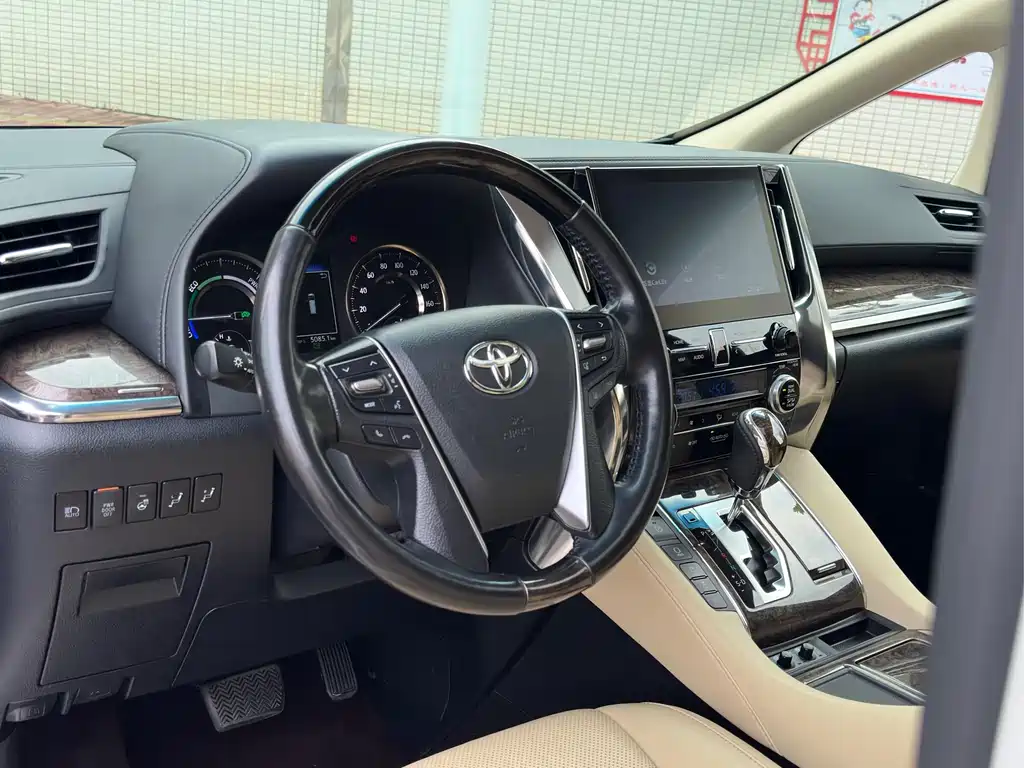 Toyota Alphard 2021 — фото 23