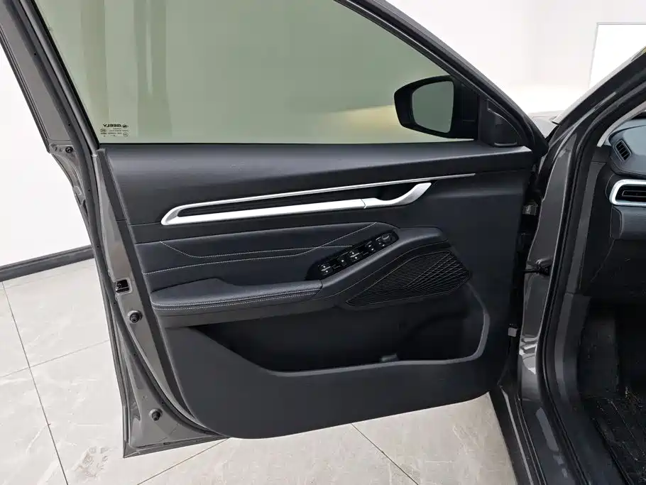 Geely Emgrand 2025