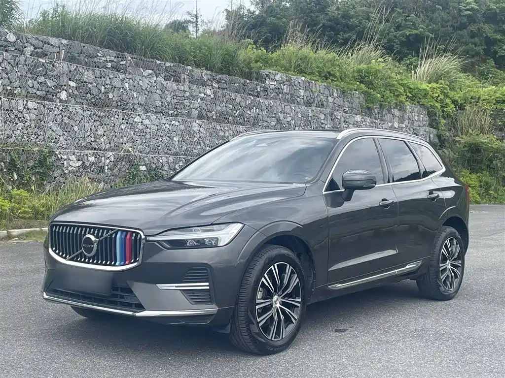 Volvo XC60 2022 — фото 2