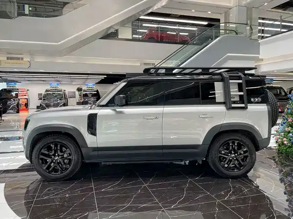 Land Rover Defender 2022