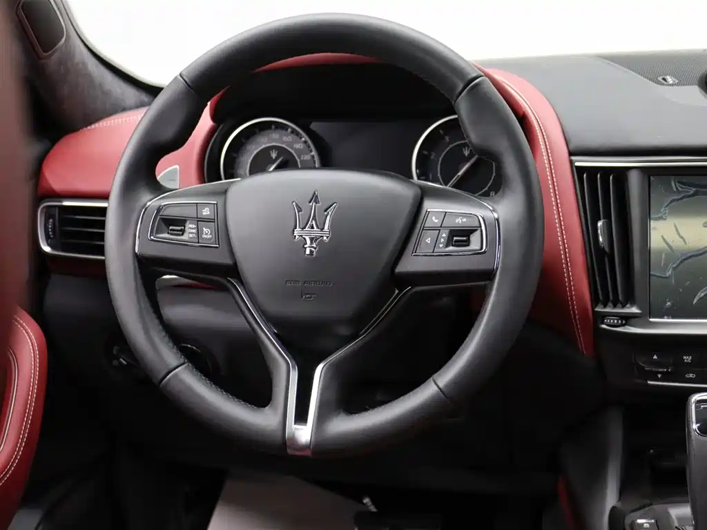 Maserati Levante — фото 11