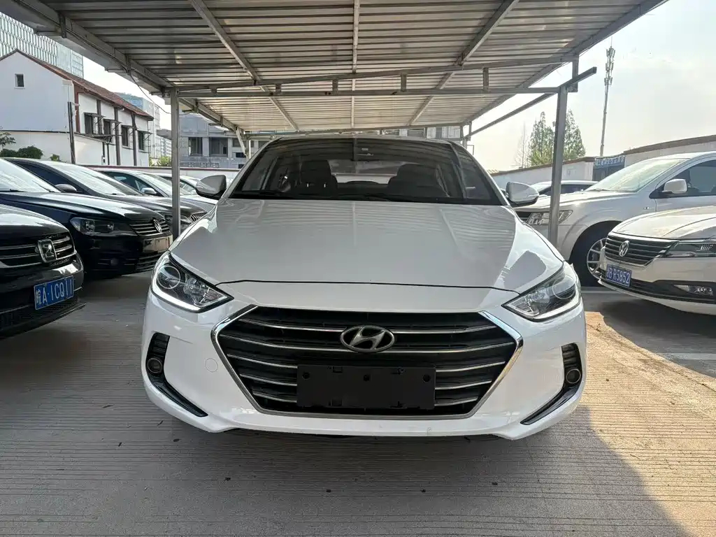 Hyundai Elantra 2018 — фото 3