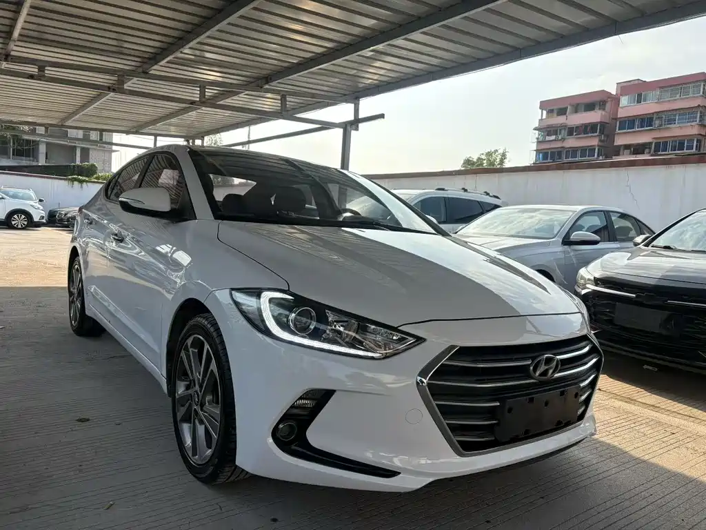 Hyundai Elantra 2018 — фото 2
