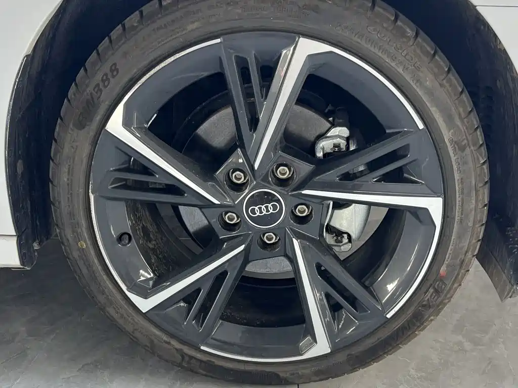 Audi A3 2023 — фото 18