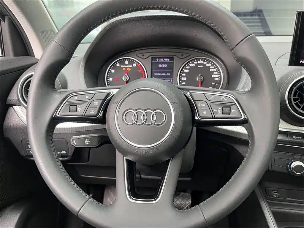 Audi Q2L 2021 — фото 10
