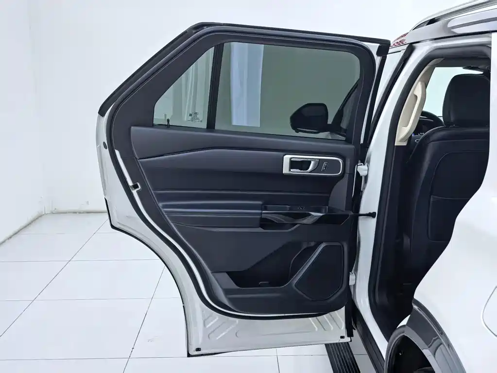 Ford Explorer 2021 — фото 24