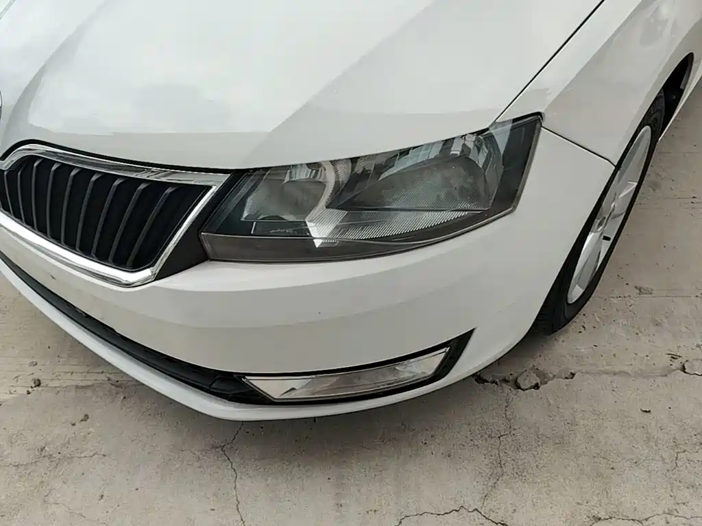 Skoda Rapid 2015 — фото 24