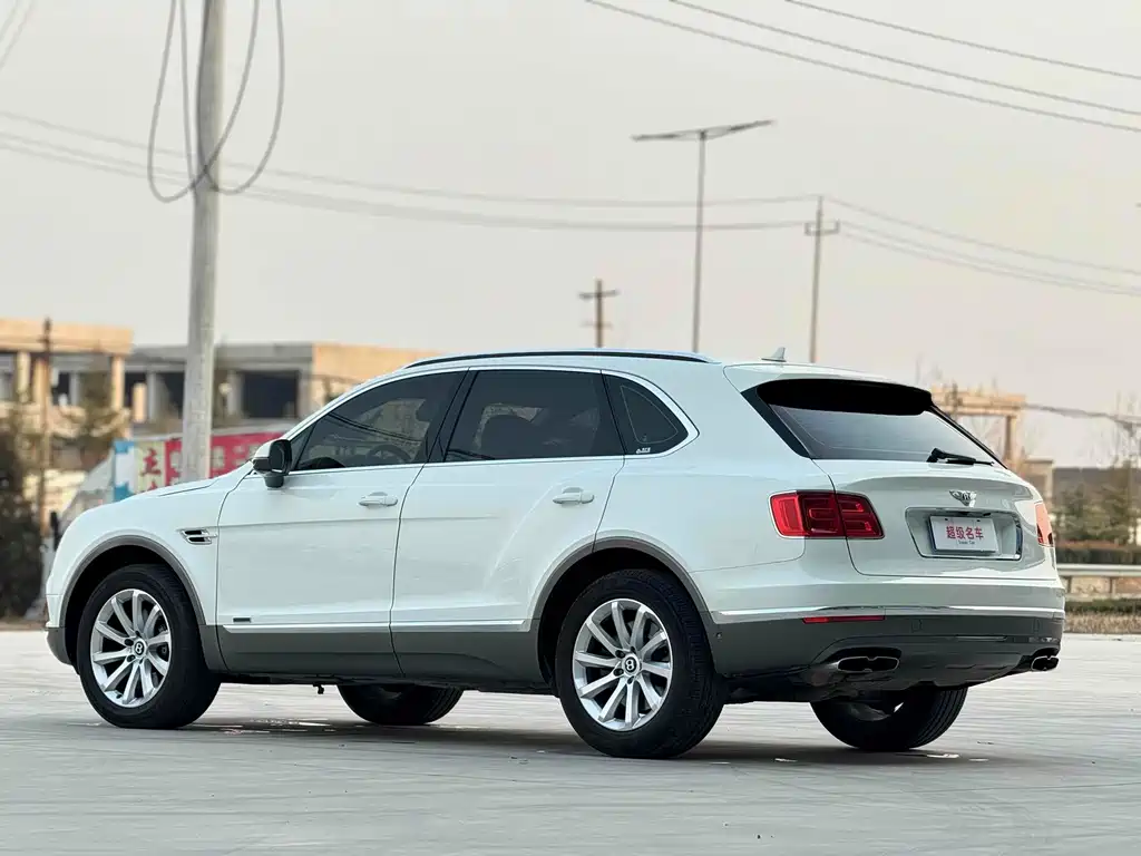 Bentley Bentayga 2020 — фото 9