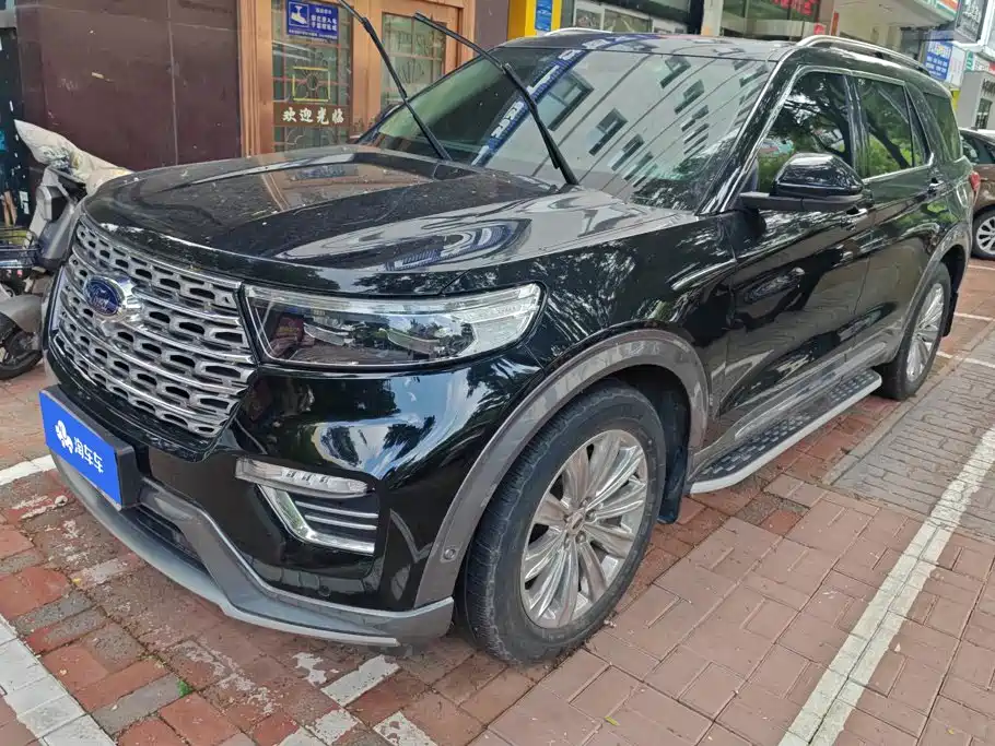 Ford Explorer 2022 — фото 1
