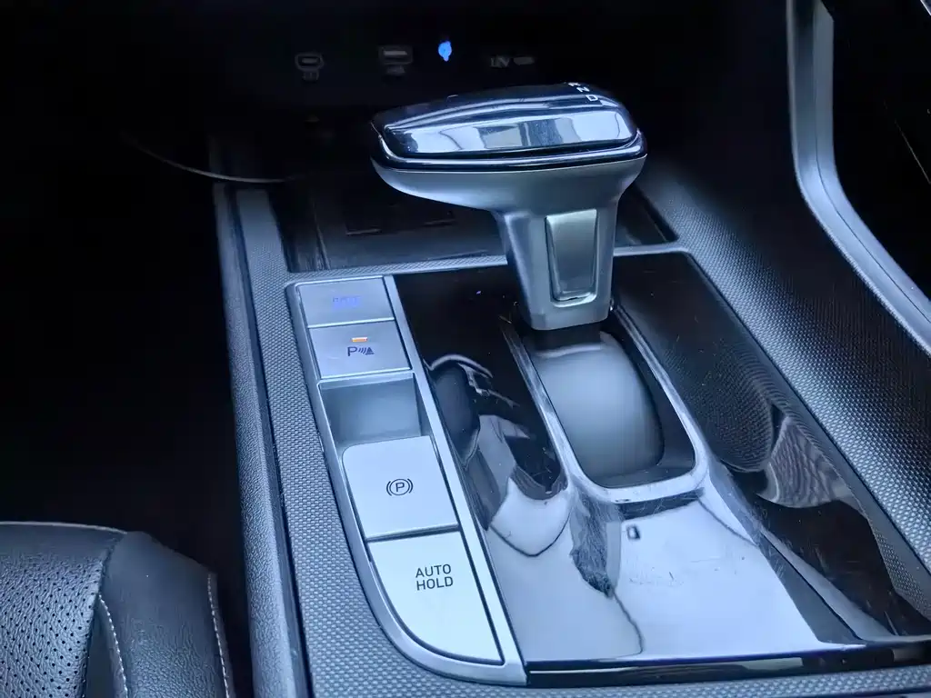Hyundai Elantra 2024 — фото 10