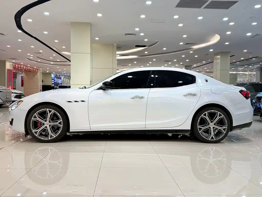Maserati Ghibli 2014 — фото 14
