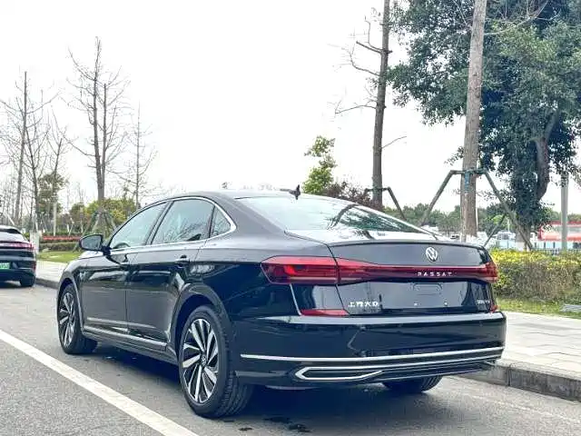 Volkswagen Passat 2023 — фото 9