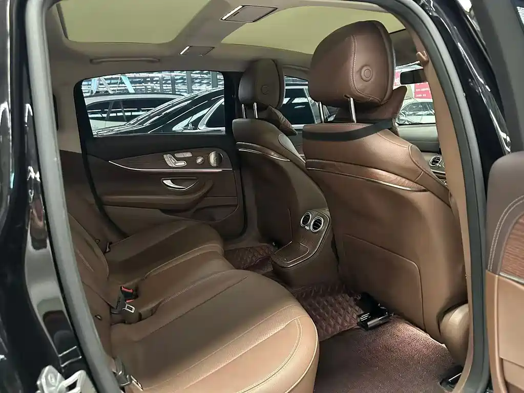 Mercedes-Benz E-Class 2022 — фото 4
