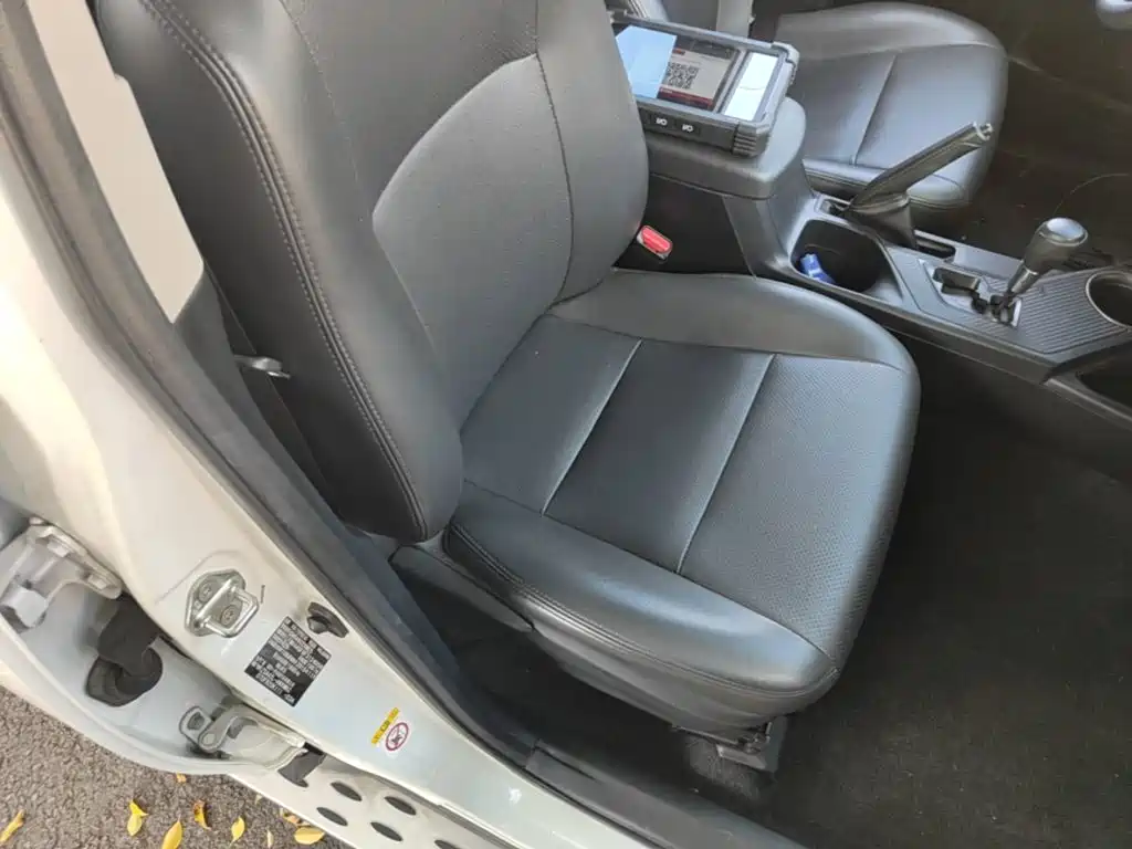 Toyota RAV4 2016 — фото 25