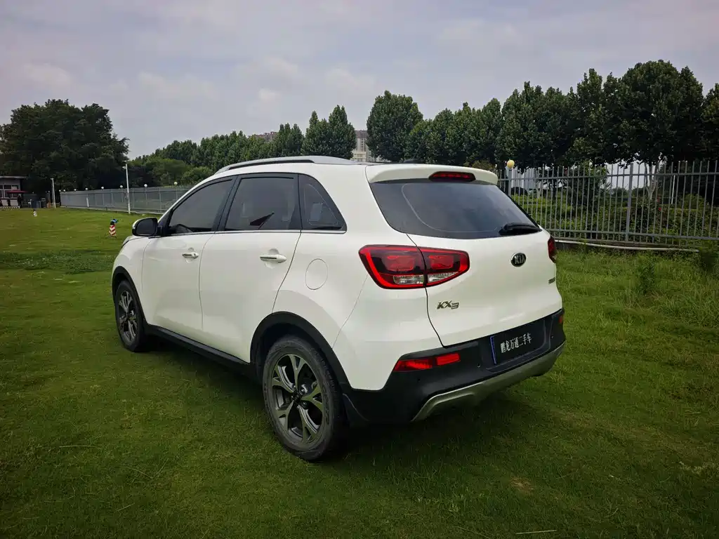 Kia KX3 Proud Running 2015