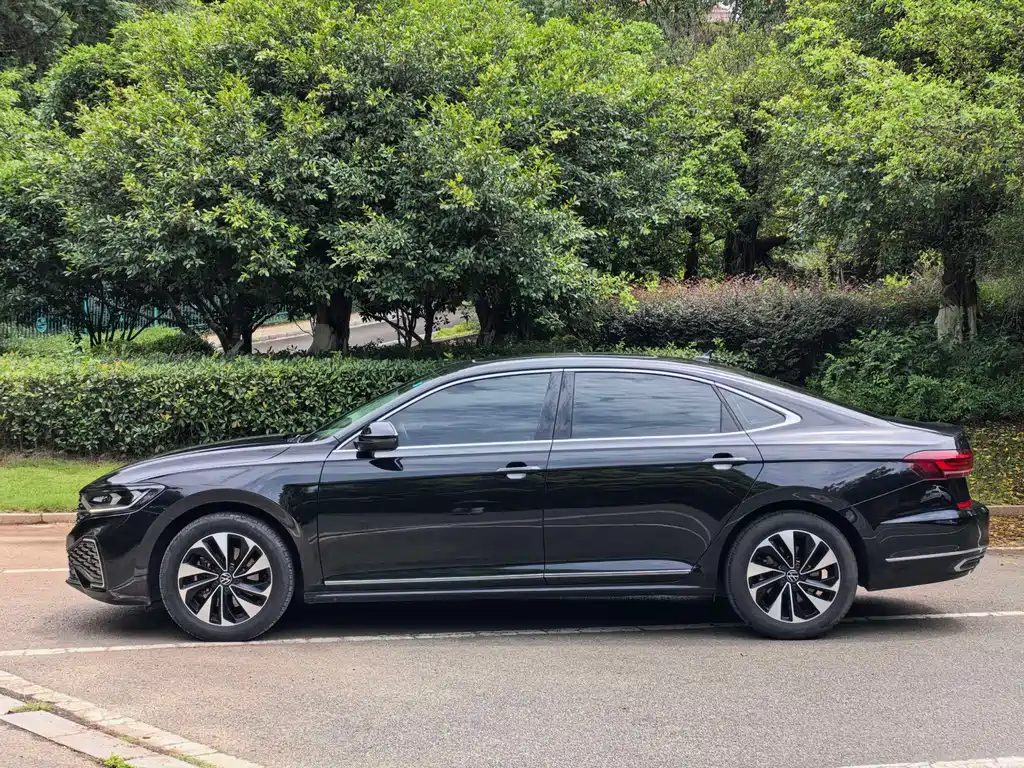 Volkswagen Passat 2023 — фото 15