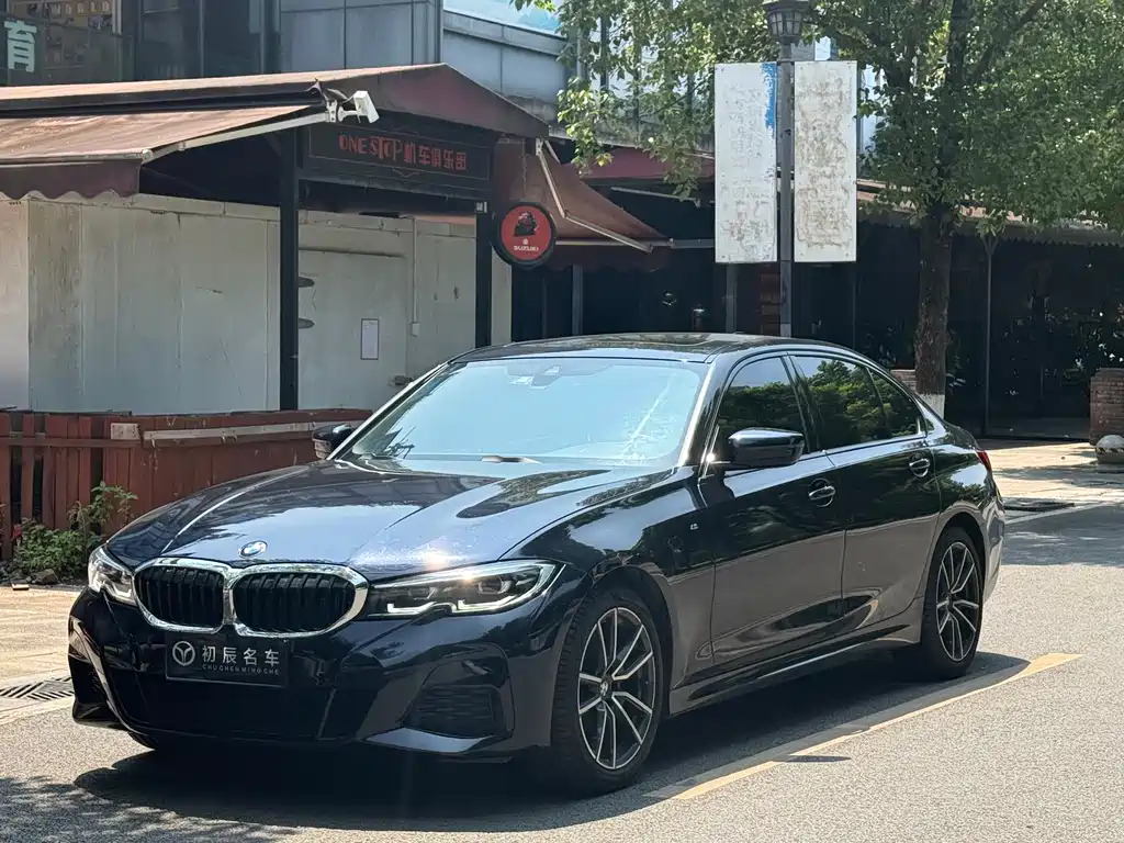 BMW 3 Series 2022 — фото 1