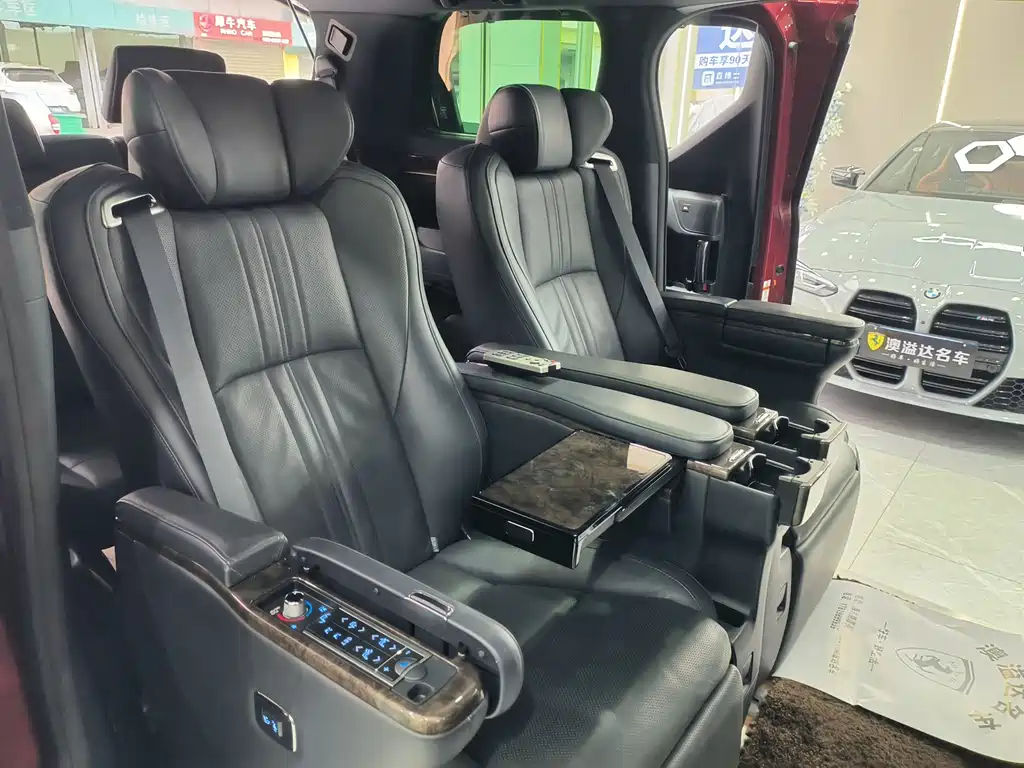 Toyota Alphard 2020 — фото 18