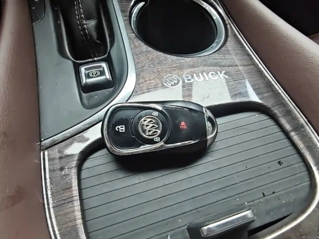 Buick Envision Plus 2016 — фото 9