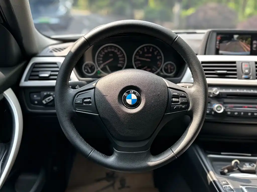 BMW 3 Series 2015 — фото 16