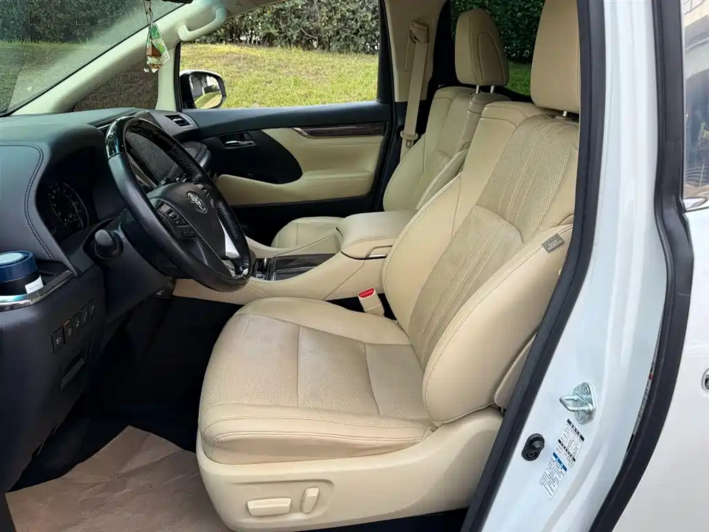 Toyota Alphard 2020 — фото 8
