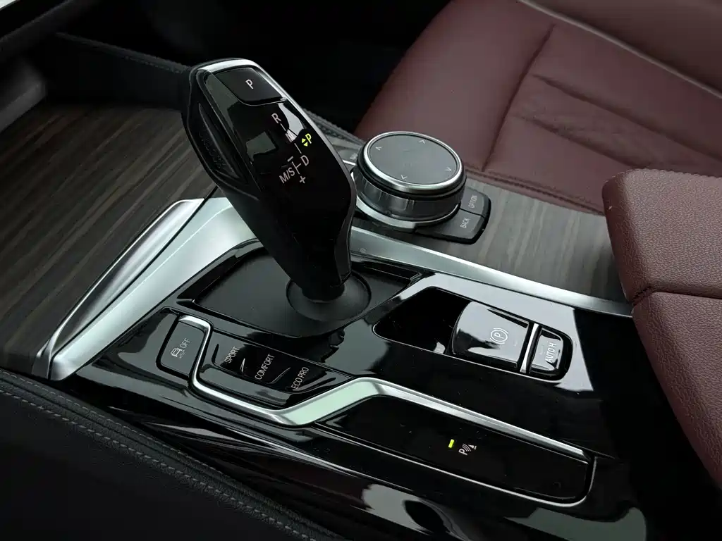 BMW 5 Series 2023 — фото 14