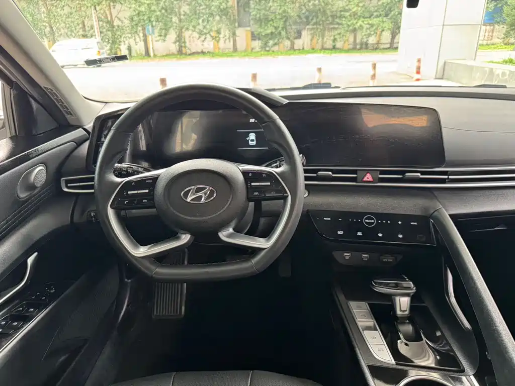 Hyundai Elantra 2022 — фото 12