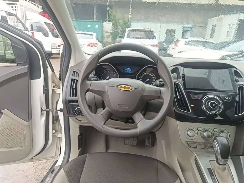 Ford Focus 2014 — фото 11
