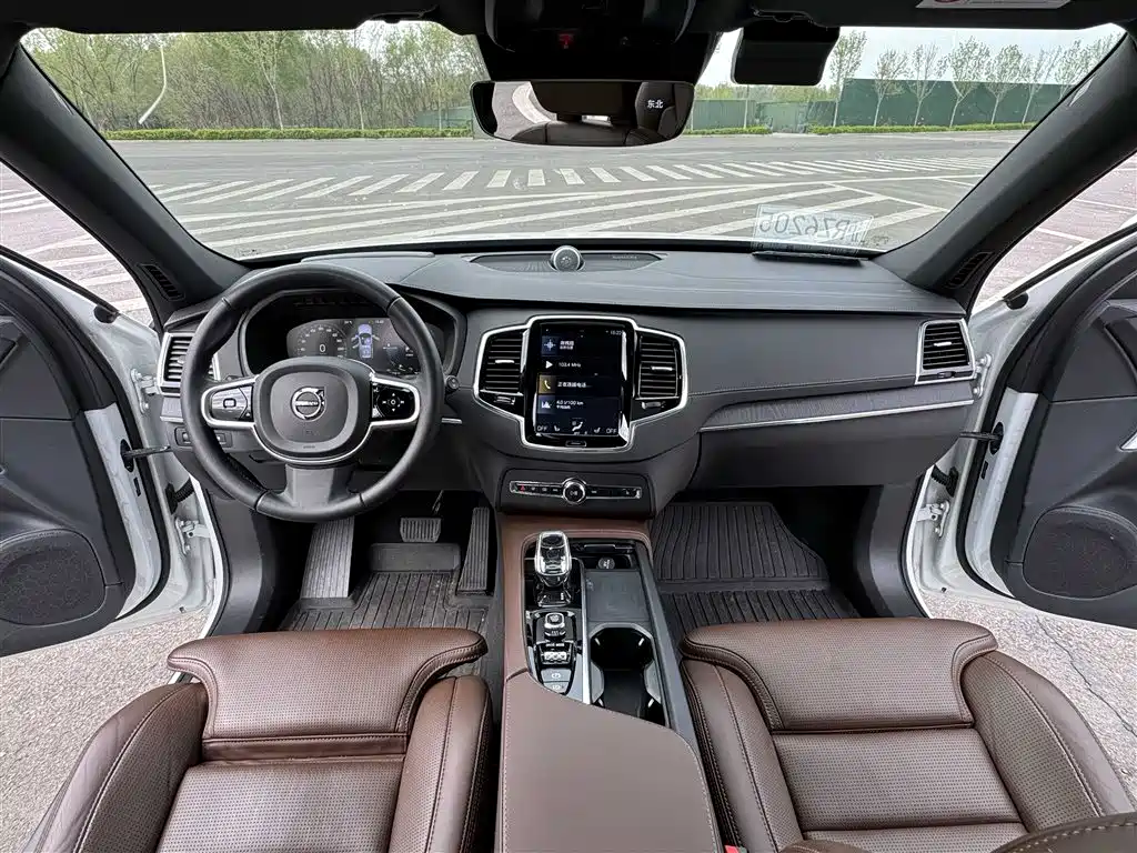 Volvo XC90 PHEV 2021 — фото 9