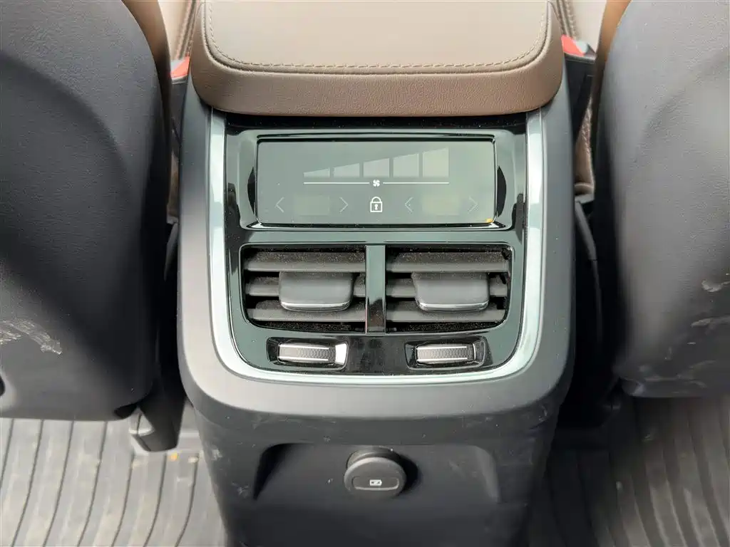 Volvo XC90 PHEV 2021 — фото 11