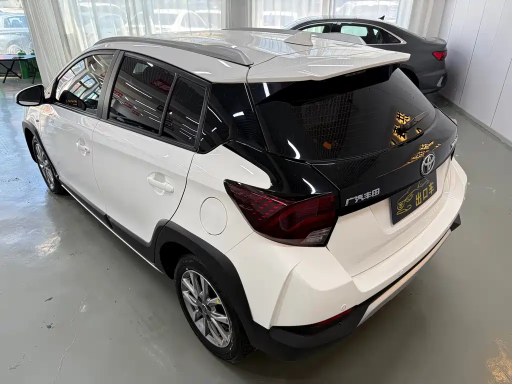 Toyota Yaris L 2022 — фото 18
