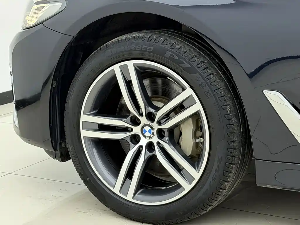 BMW 5 Series 2023 — фото 17